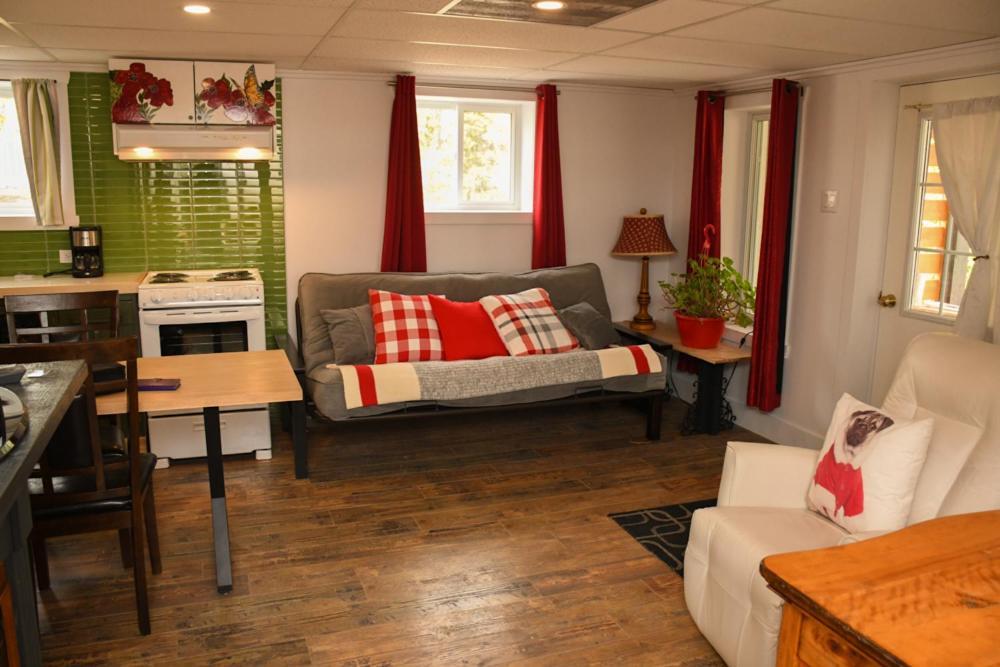 Bed and Breakfast Gite Grand Moment Cabano Экстерьер фото